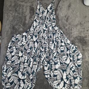 World Market Jumpsuit Sleeveless Leaf Print Open Leg Baggy Relaxed Size S / M